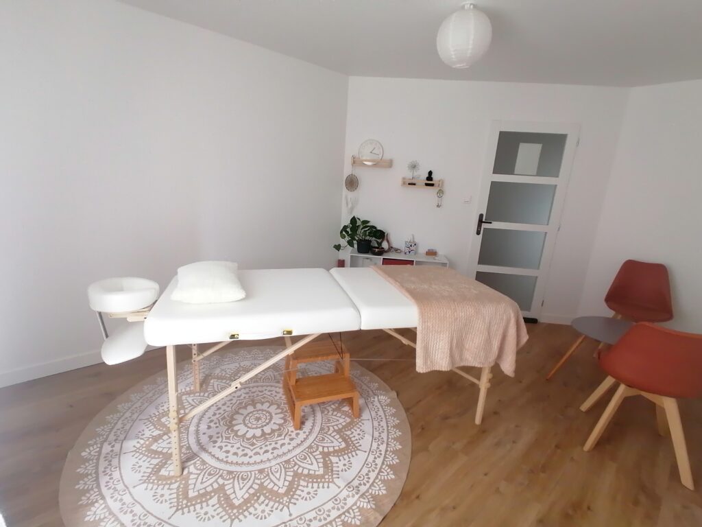cabinet 3 étage de La Serre avec table de massage