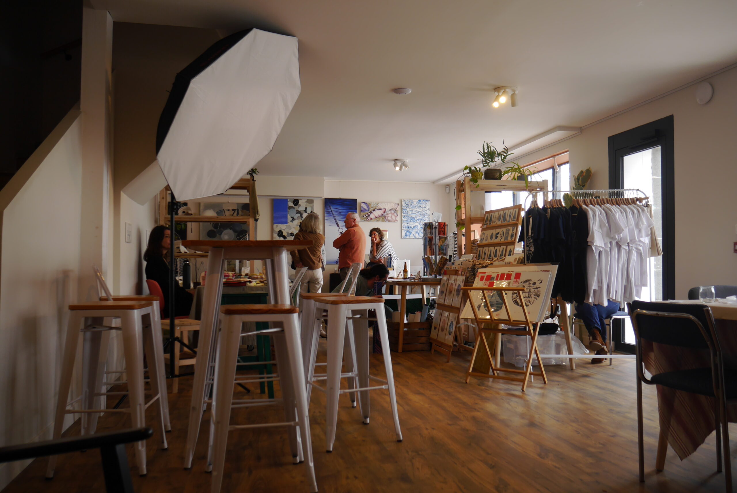 un evenement vide ateliers avec des artistes locaux à la serre